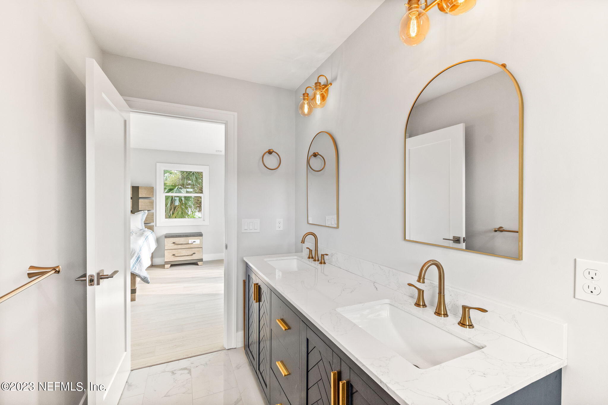 5348 Pelican Way St. Augustine, FL 32080 - Photo 41 of 58 a bathroom with 2 sink and a mirror