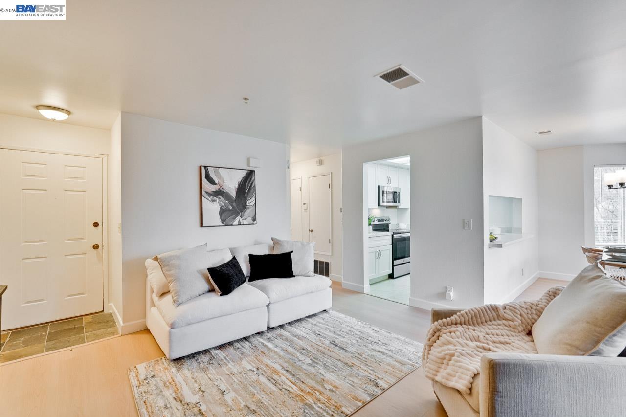 2709 Oak Road, Unit G Walnut Creek, CA 94597 - Photo 2 of 24