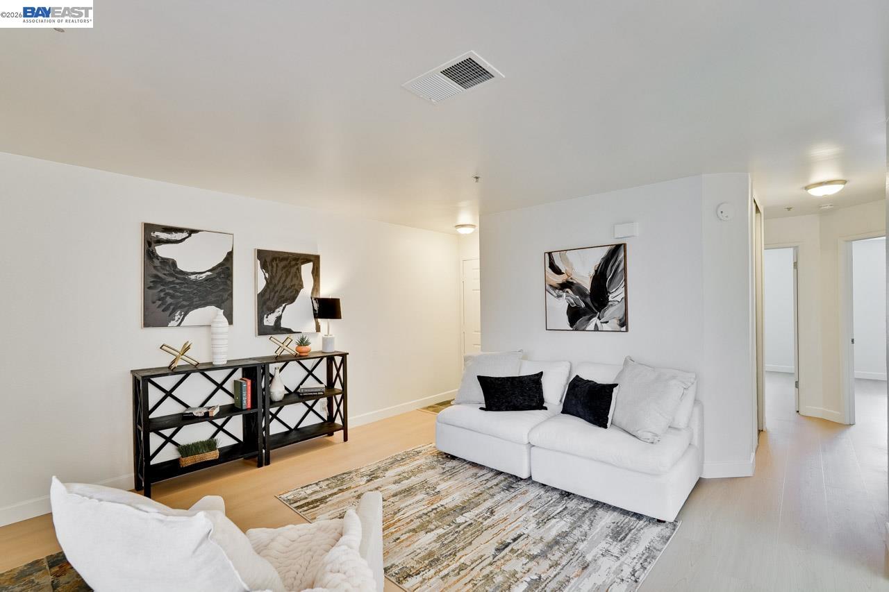 2709 Oak Road, Unit G Walnut Creek, CA 94597 - Photo 3 of 24