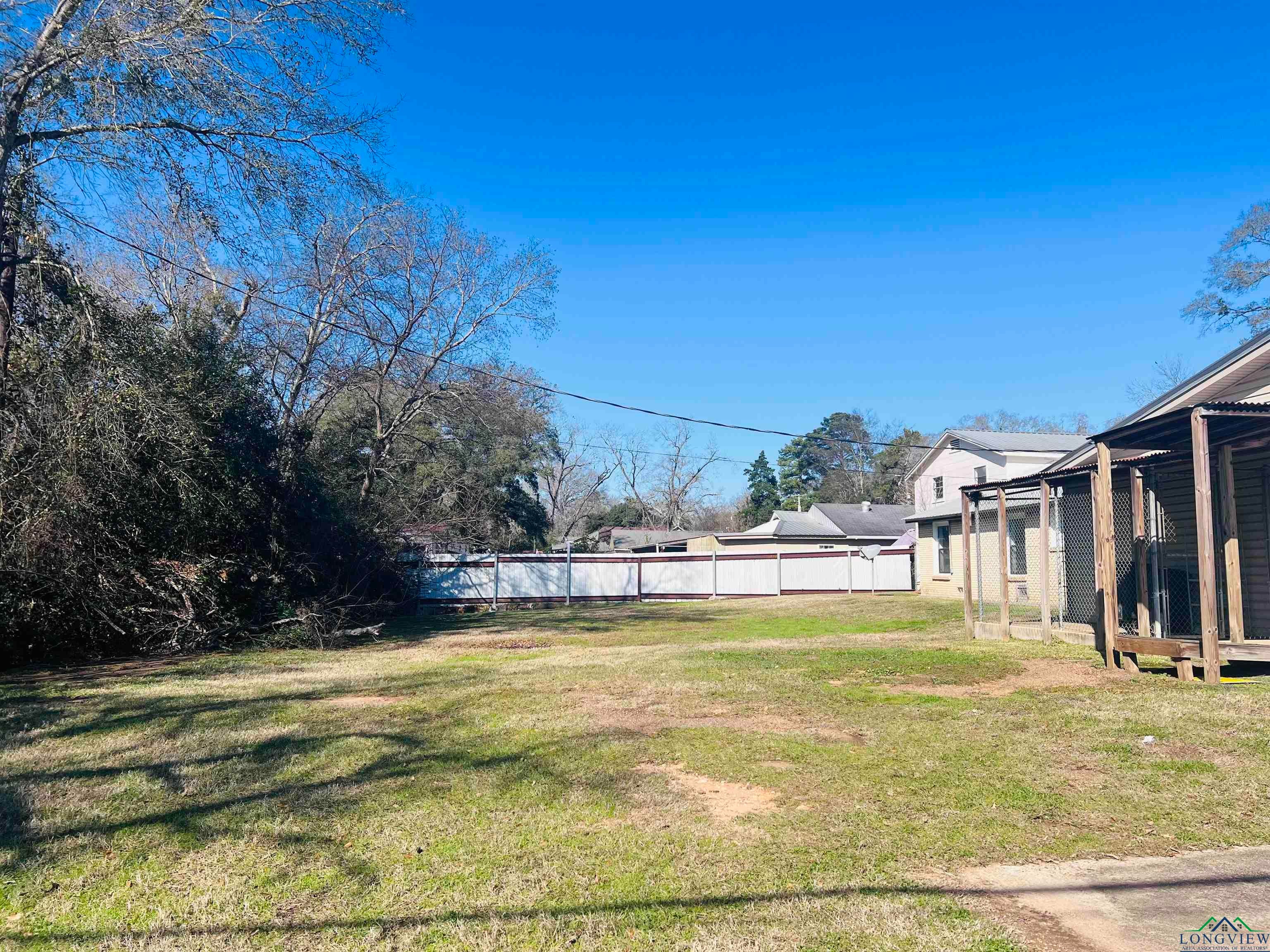 620 Logansport Street Center, TX 75935 - Photo 8 of 22 Gallery Image 8