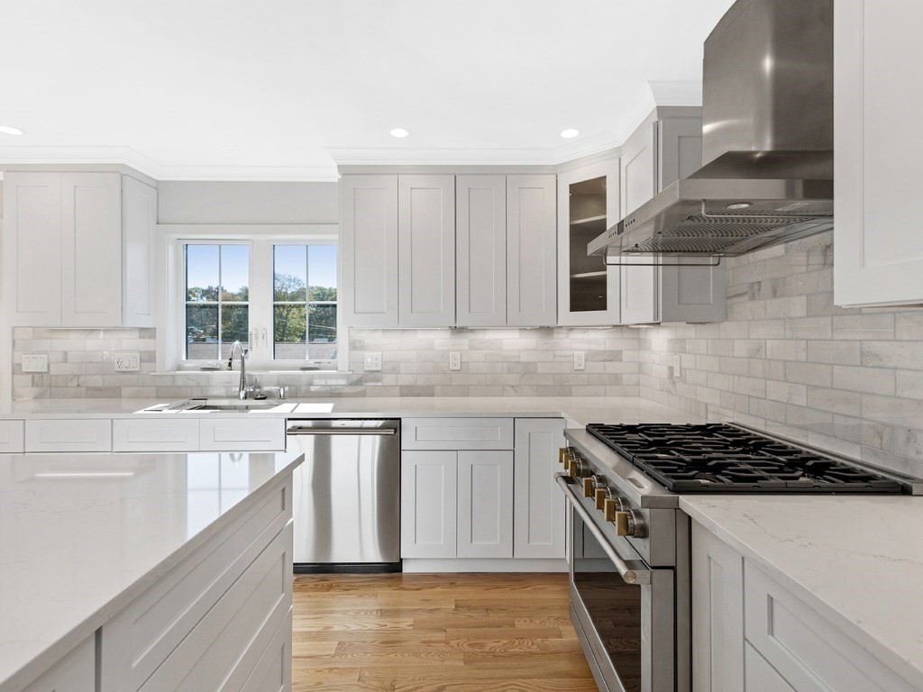 33 Temple Road Waltham, MA 02452 - Photo 6 of 42 Gallery Image 6