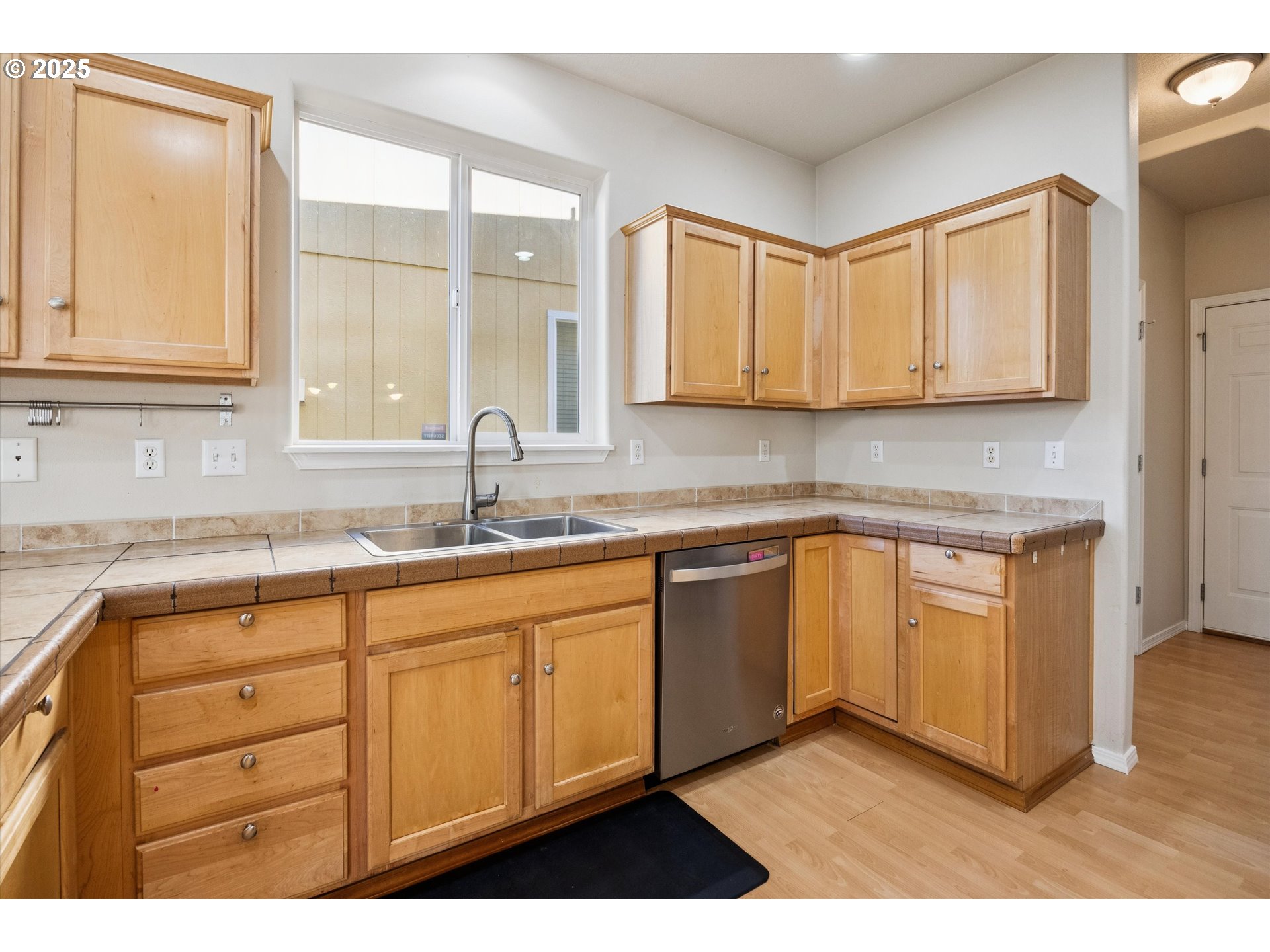 17723 Southwest Falling Leaf Court Beaverton, OR 97003 - Photo 13 of 37