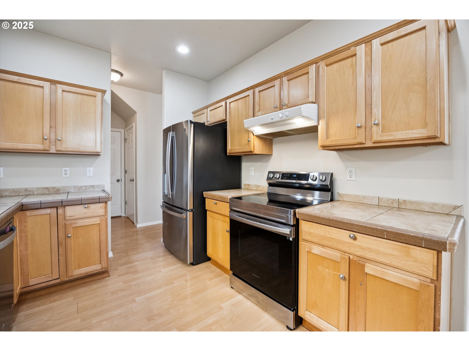 17723 Southwest Falling Leaf Court Beaverton, OR 97003 - Photo 14 of 37