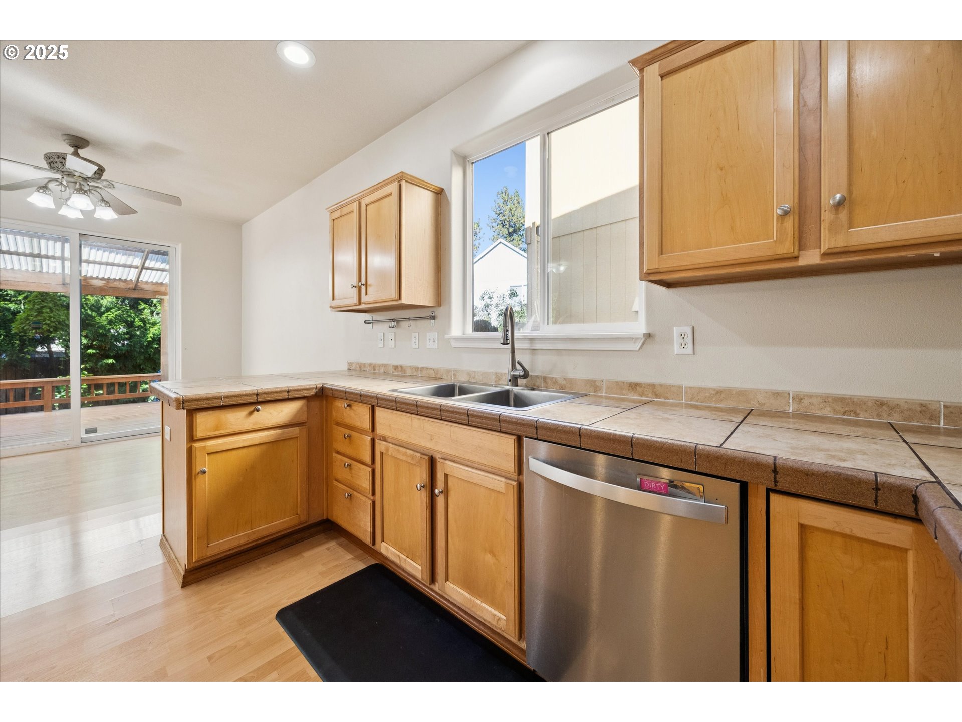 17723 Southwest Falling Leaf Court Beaverton, OR 97003 - Photo 16 of 37