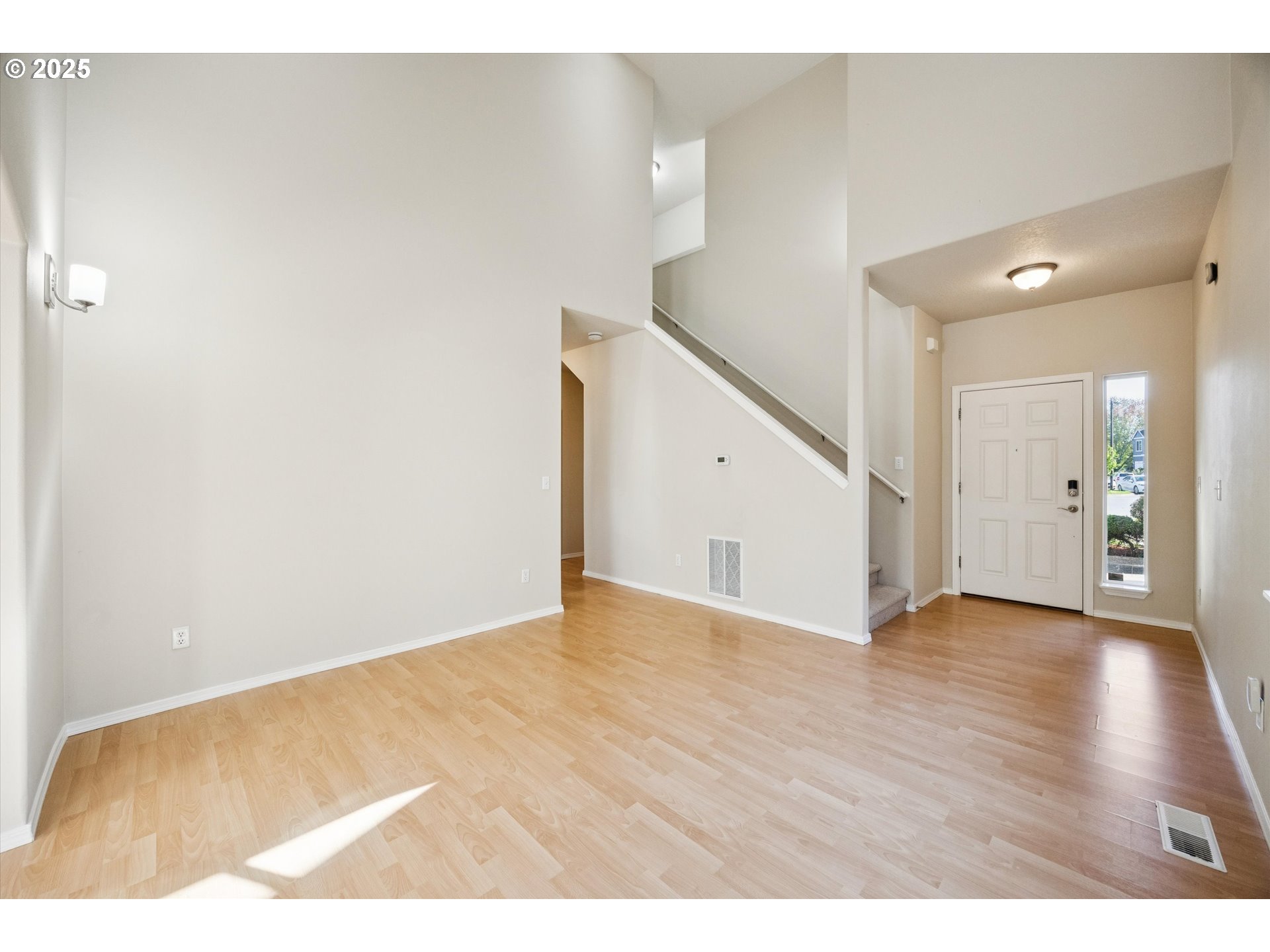 17723 Southwest Falling Leaf Court Beaverton, OR 97003 - Photo 3 of 37