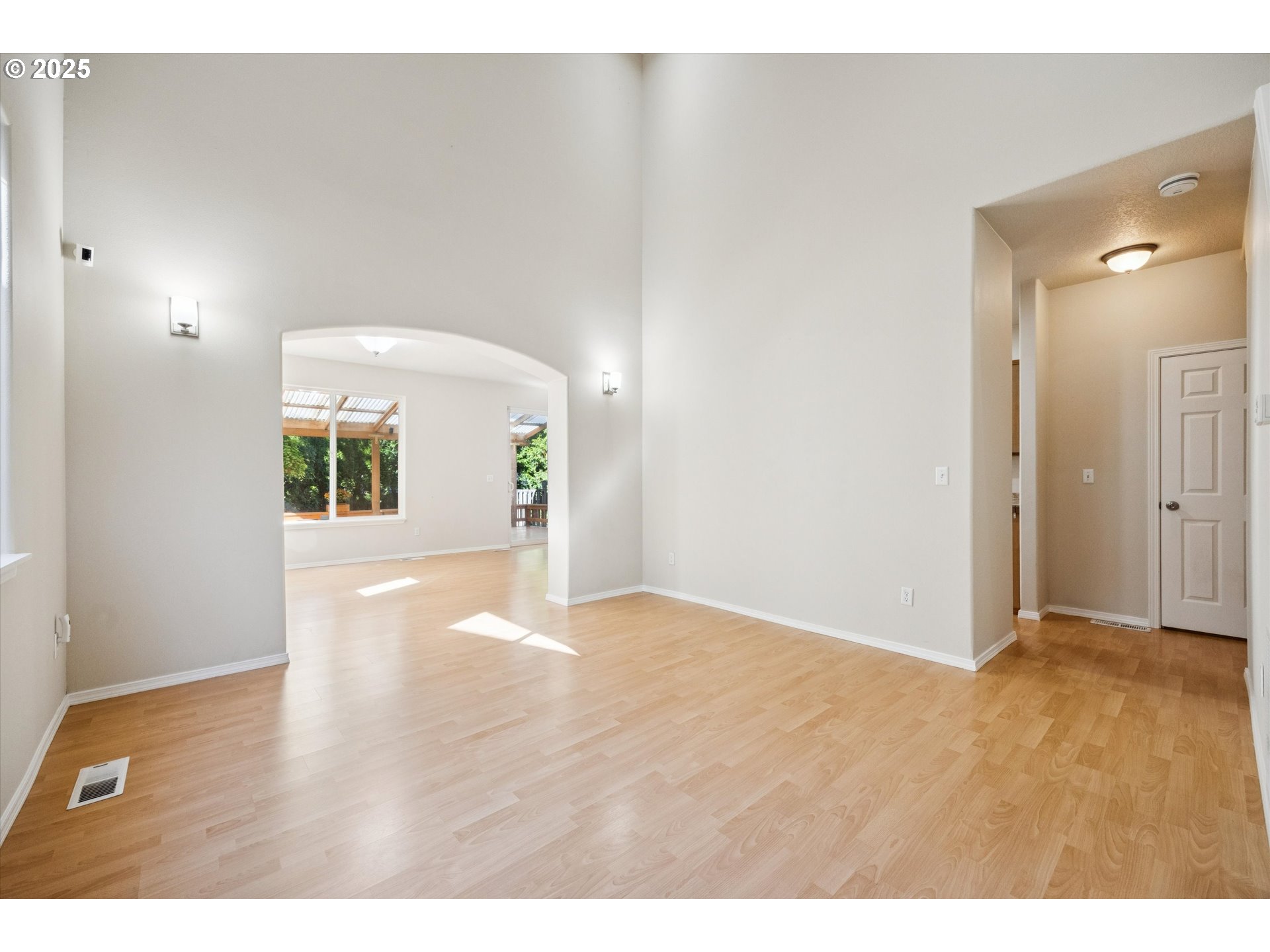 17723 Southwest Falling Leaf Court Beaverton, OR 97003 - Photo 4 of 37