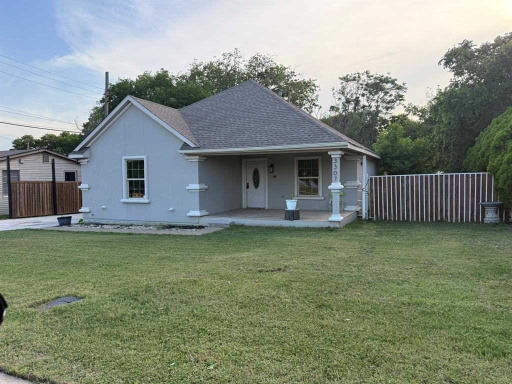 3307 Roberts Cut Off Road Lake Worth, TX 76135 - Photo 2 of 14 a front view of a house with garden