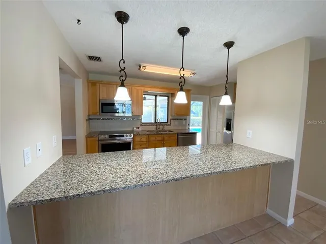 $2,250 | 10 Peyton Place, Palm Coast, FL 32164