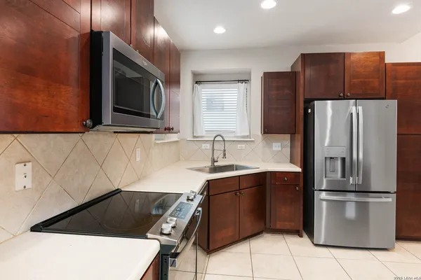 $2,000 | 21623 Dion Village, San Antonio, TX 78258