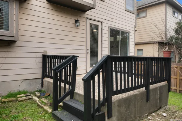 $2,000 | 21623 Dion Village, San Antonio, TX 78258