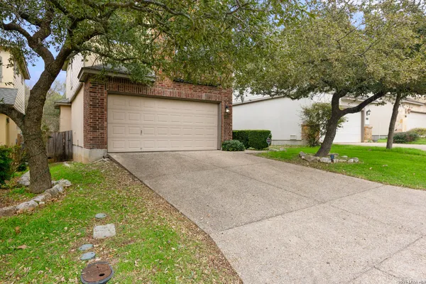 $2,000 | 21623 Dion Village, San Antonio, TX 78258