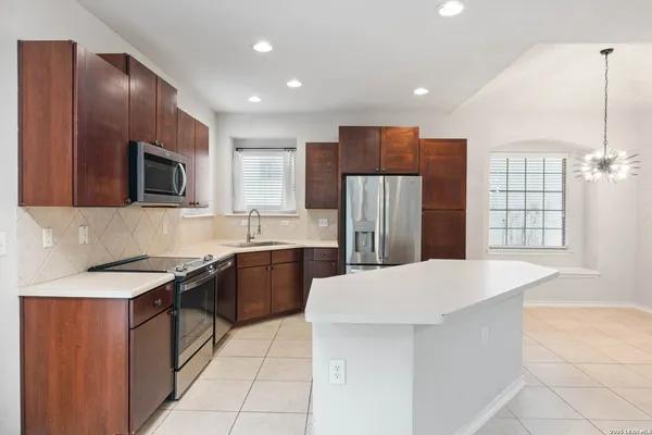 $2,000 | 21623 Dion Village, San Antonio, TX 78258