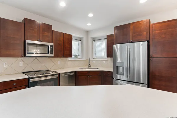 $2,000 | 21623 Dion Village, San Antonio, TX 78258