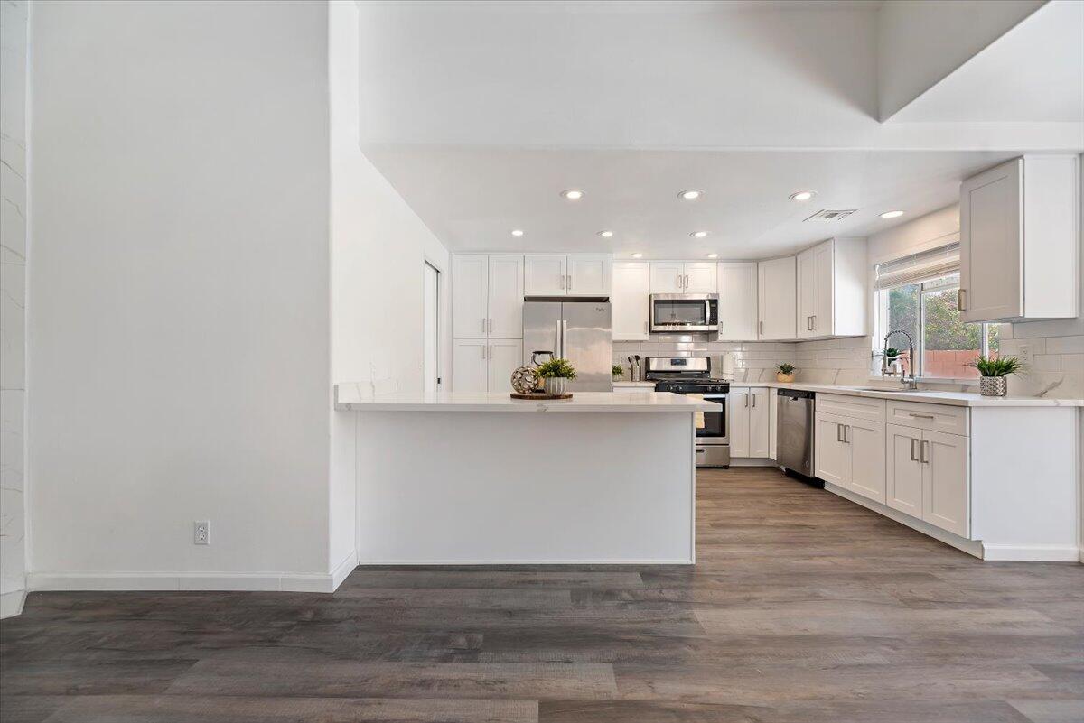 68635 Panorama Road Cathedral City, CA 92234 - Photo 23 of 58 17-Kitchen