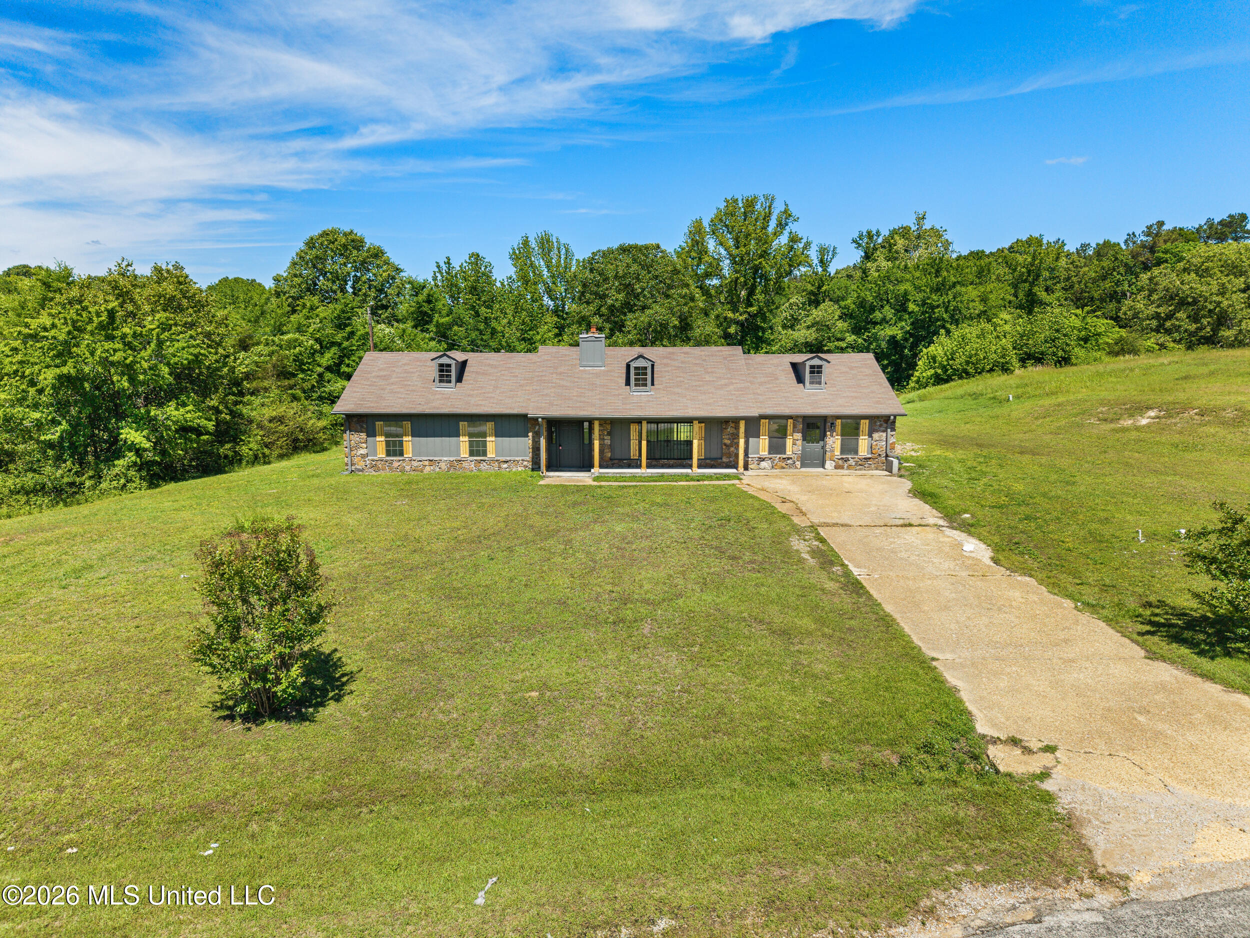 816 Chulahoma Road Holly Springs, MS 38635 - Photo 5 of 34 Photo May 09 2026, 9 44 19 AM (15)
