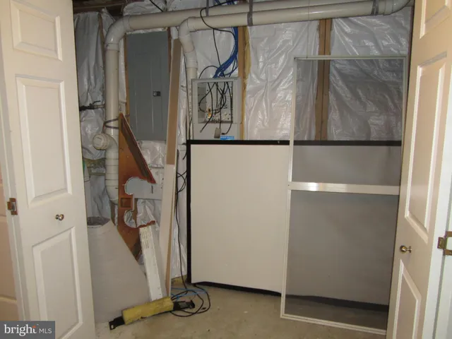 a view of walk in closet