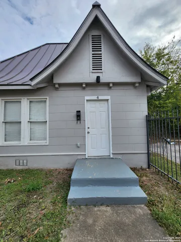 $950 | 930 East Grayson Street, Unit 4, San Antonio, TX 78208