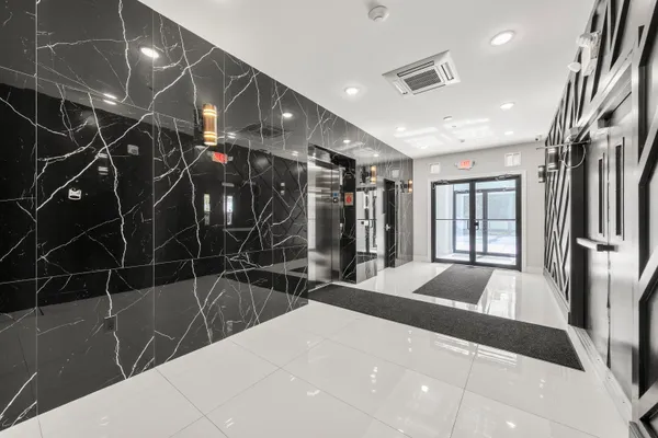 $2,345 | 51 East Main Street, Unit 306, Bergenfield, NJ 07621