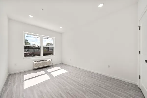 $2,345 | 51 East Main Street, Unit 306, Bergenfield, NJ 07621