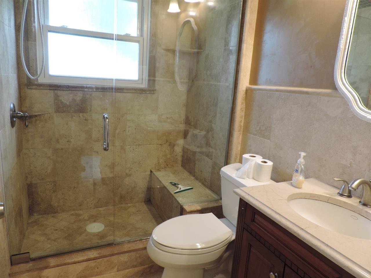 406 Normandy Road Royal Oak, MI 48073 - Photo 10 of 41 31359231-9.JPG