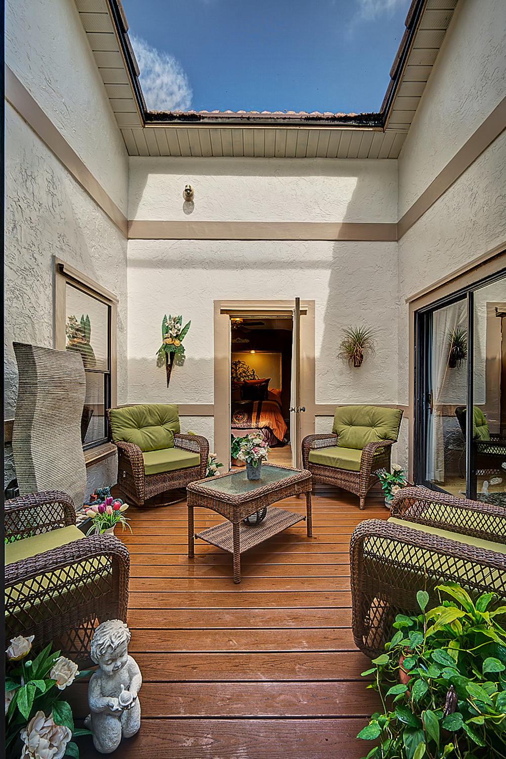 10404 Islander Drive Boca Raton, FL 33498 - Photo 17 of 44 Light and Bright Center Atrium