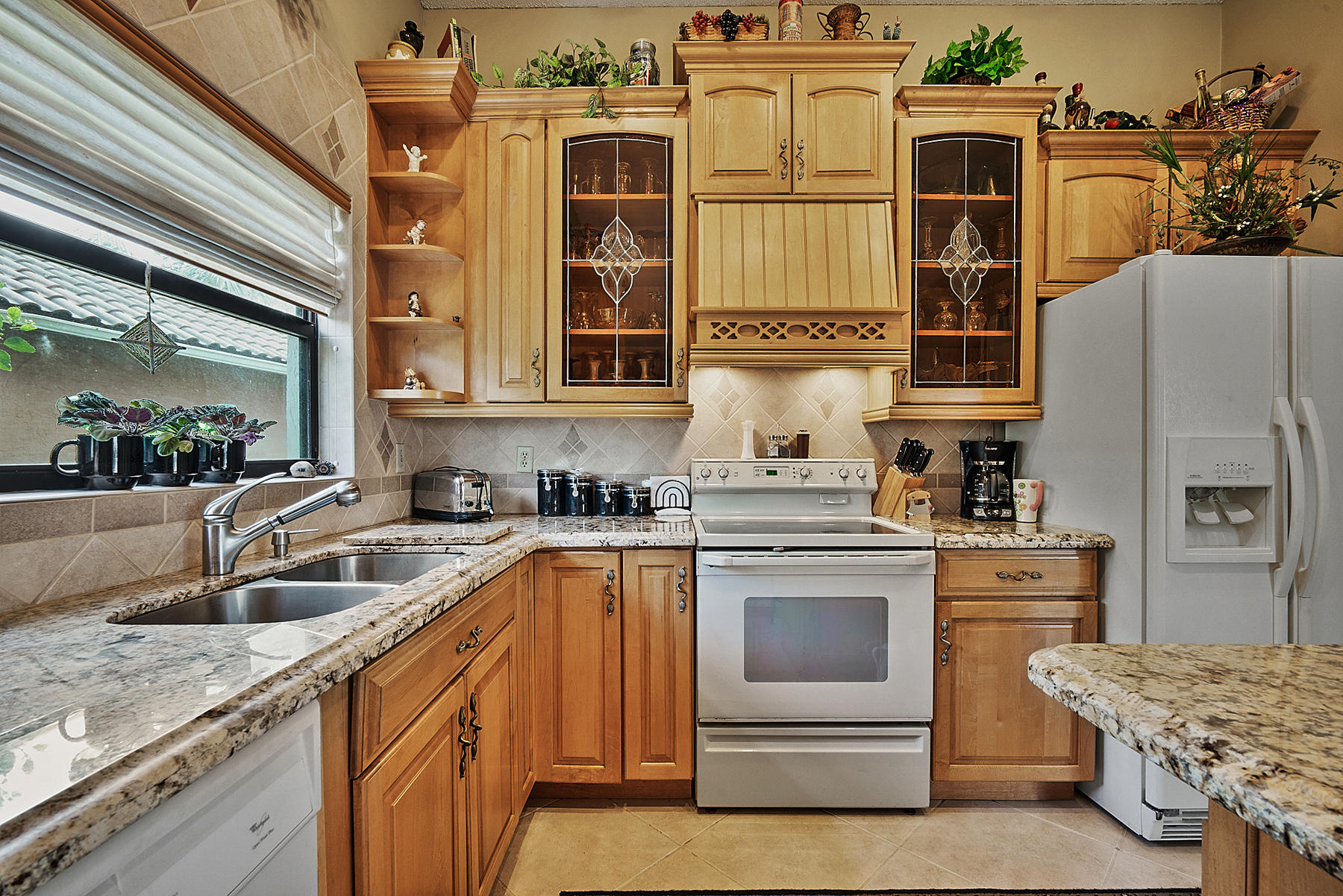 10404 Islander Drive Boca Raton, FL 33498 - Photo 21 of 44 Custom Cabinetry Kitchen