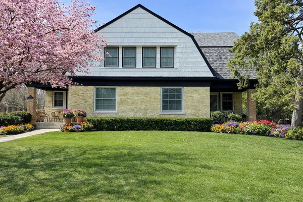 $899,000 | 842 Lyster Road, Highwood, IL 60040