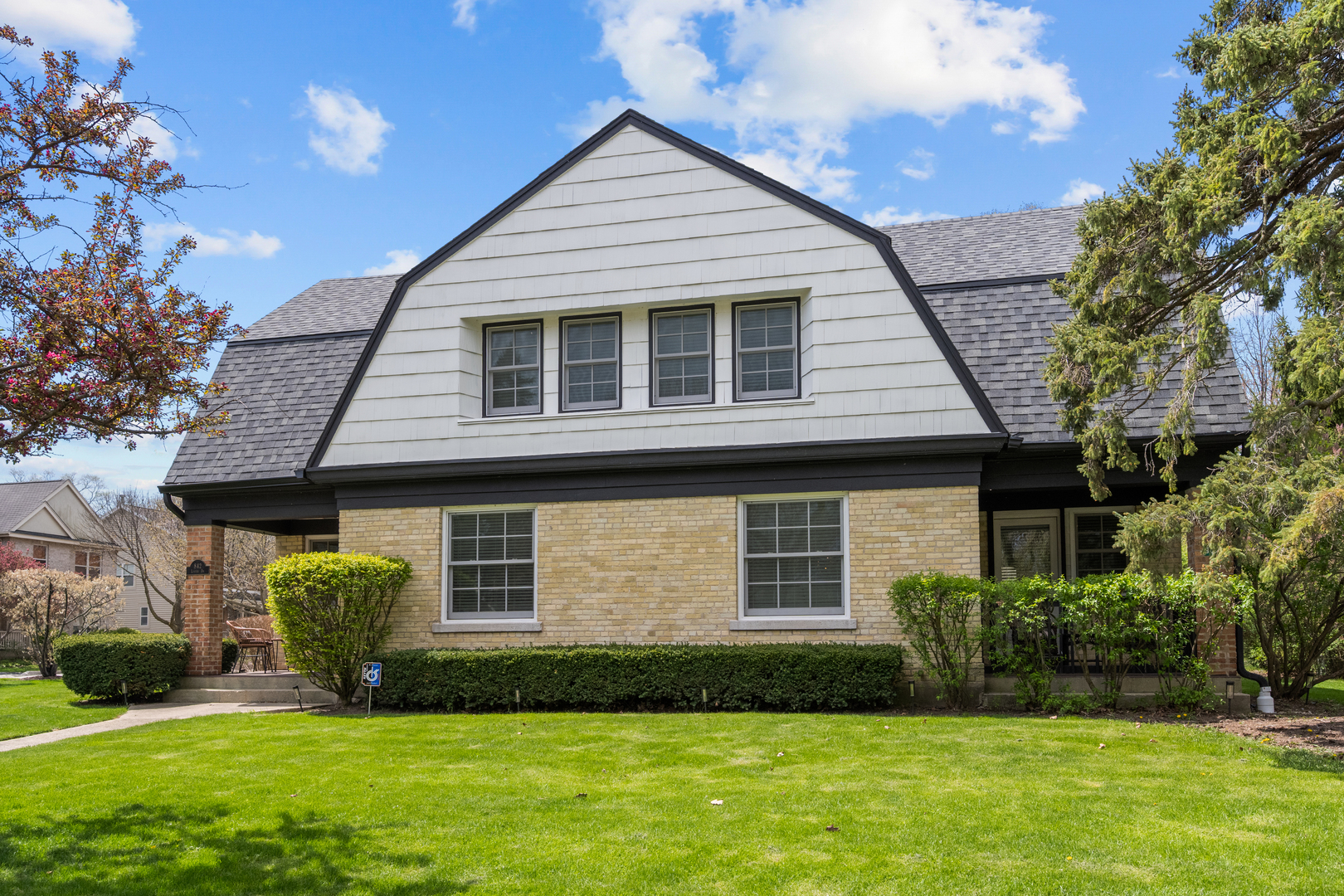 842 Lyster Road Highwood, IL 60040 - Photo 2 of 26 a front view of a house with a garden