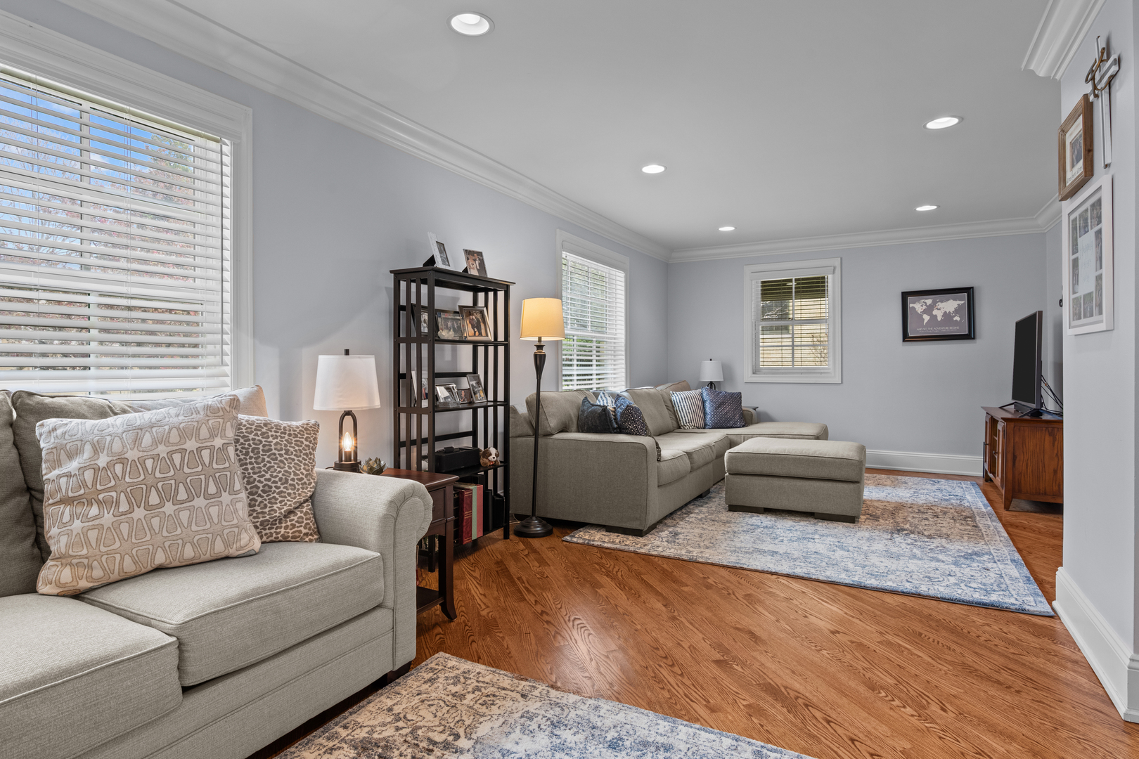 842 Lyster Road Highwood, IL 60040 - Photo 5 of 26 a living room with furniture and a couch