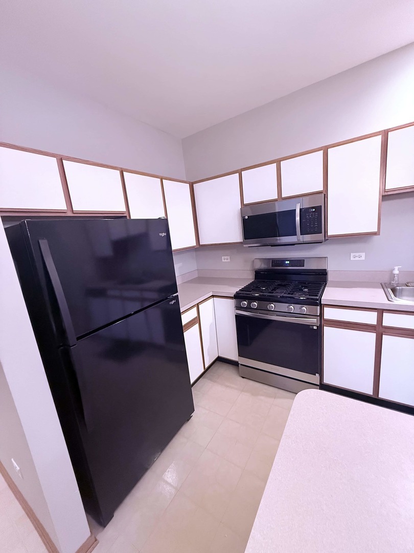 1533 Keystone Court Elgin, IL 60120 - Photo 9 of 17