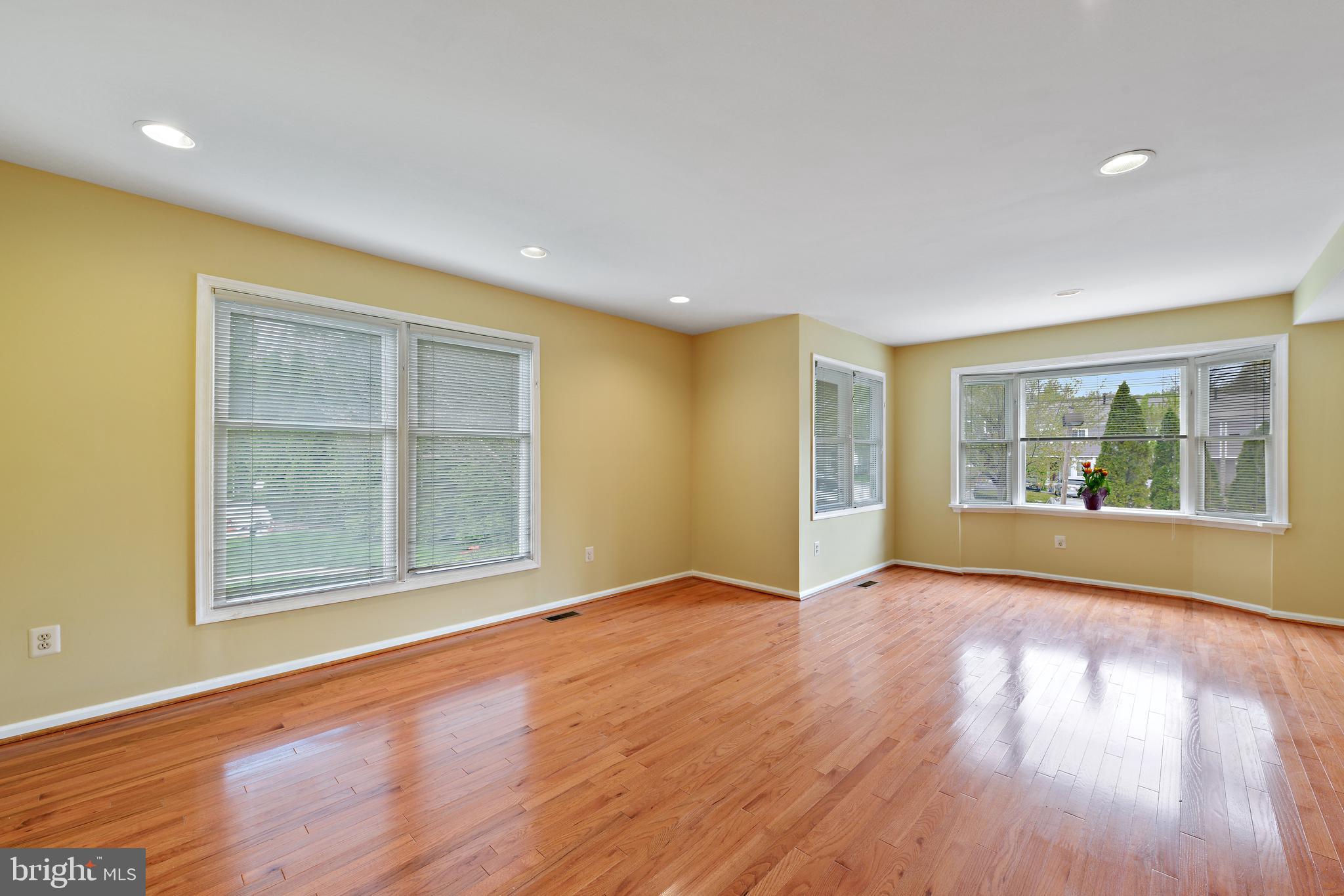 38 Independence Place Chesterbrook, PA 19087 - Photo 5 of 25 Large Family Room to the Right. Lots of windows!