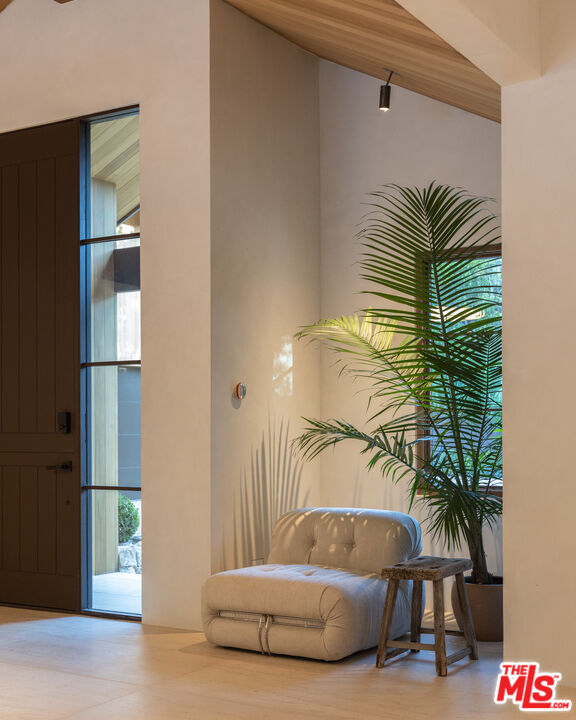 4146 High Valley Road Los Angeles, CA 91436 - Photo 6 of 34 Gallery Image 6