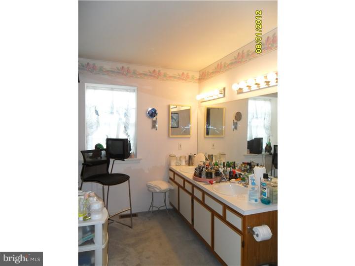 150 Crossing Way Lindenwold, NJ 08021 - Photo 10 of 16 Bathroom