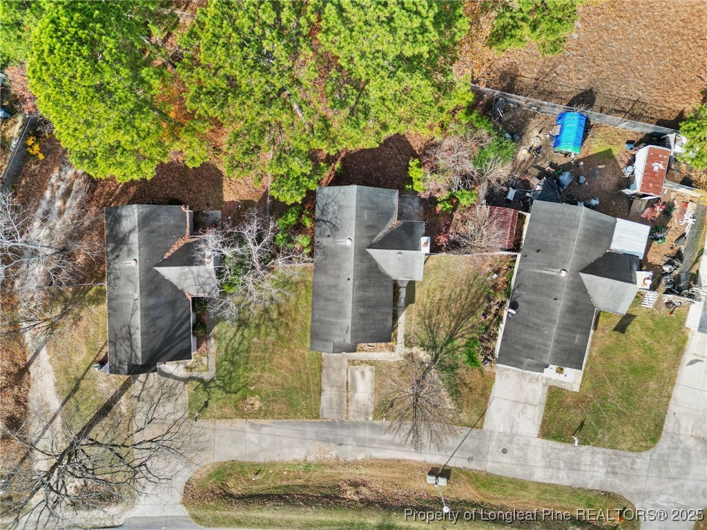 1132 Hoke Loop Road Fayetteville, NC 28314 - Photo 2 of 29 a vase of flowers sitting on a table