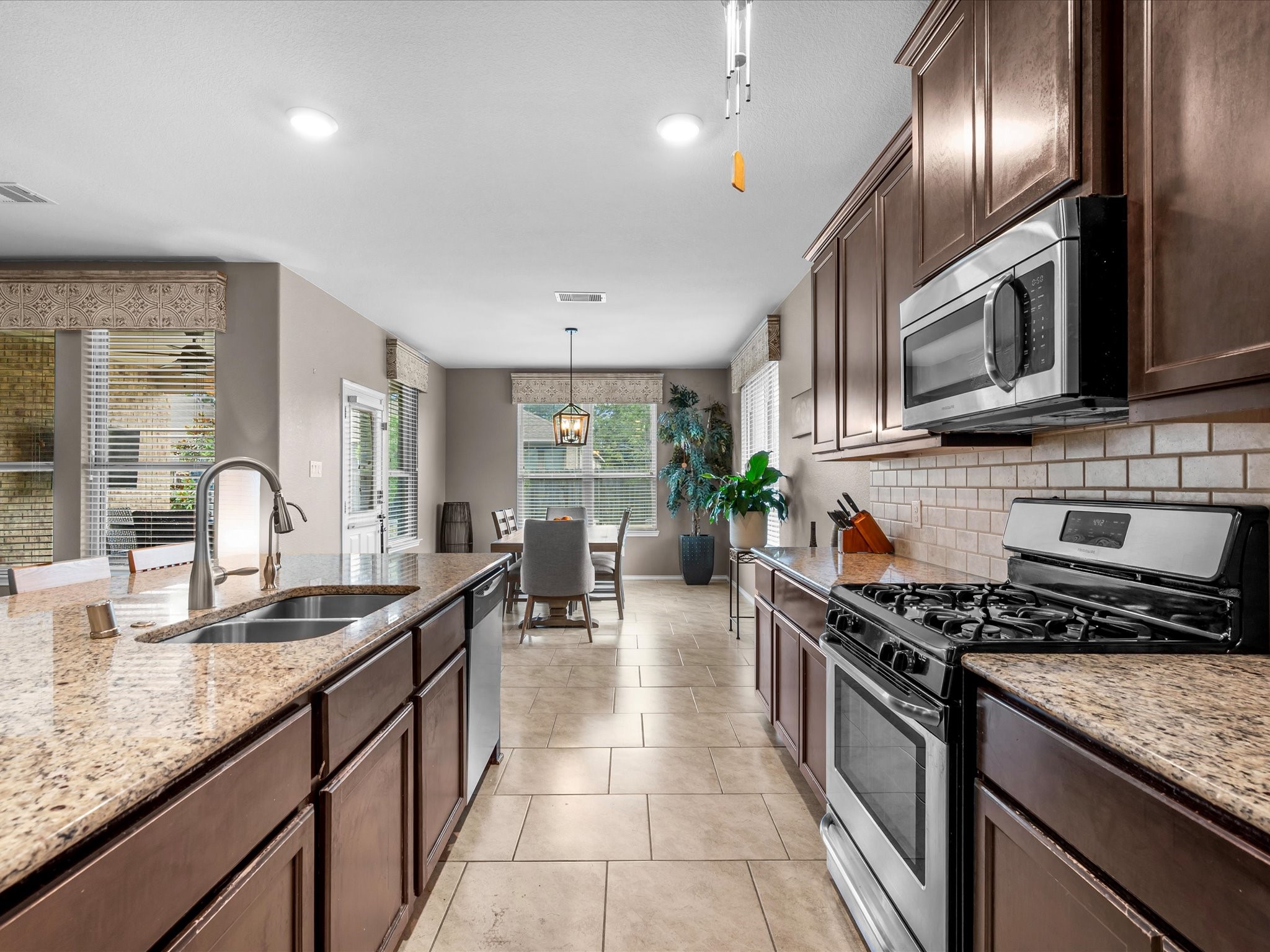 14027 Routt Forest Trail Conroe, TX 77384 - Photo 10 of 40
