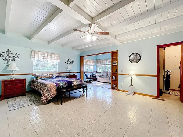 a bathroom with a toilet and a bathtub