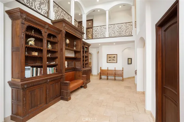 a view of livingroom with furniture