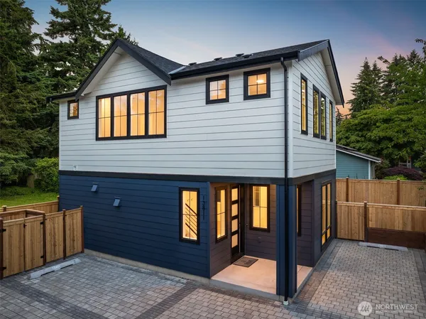 $1,074,900 | 13811 84th Avenue Northeast, Kirkland, WA 98034