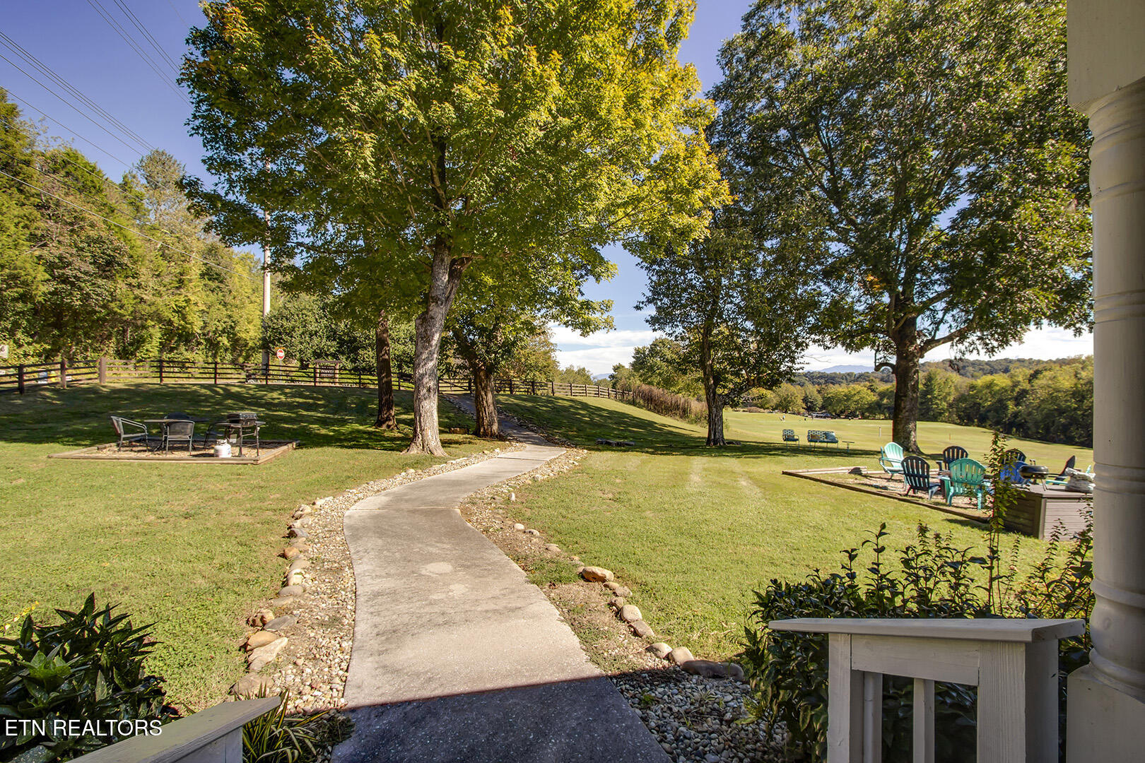 9604 Kodak Road Kodak, TN 37764 - Photo 48 of 60 48_KodakRoad_9604_SideyardWalk