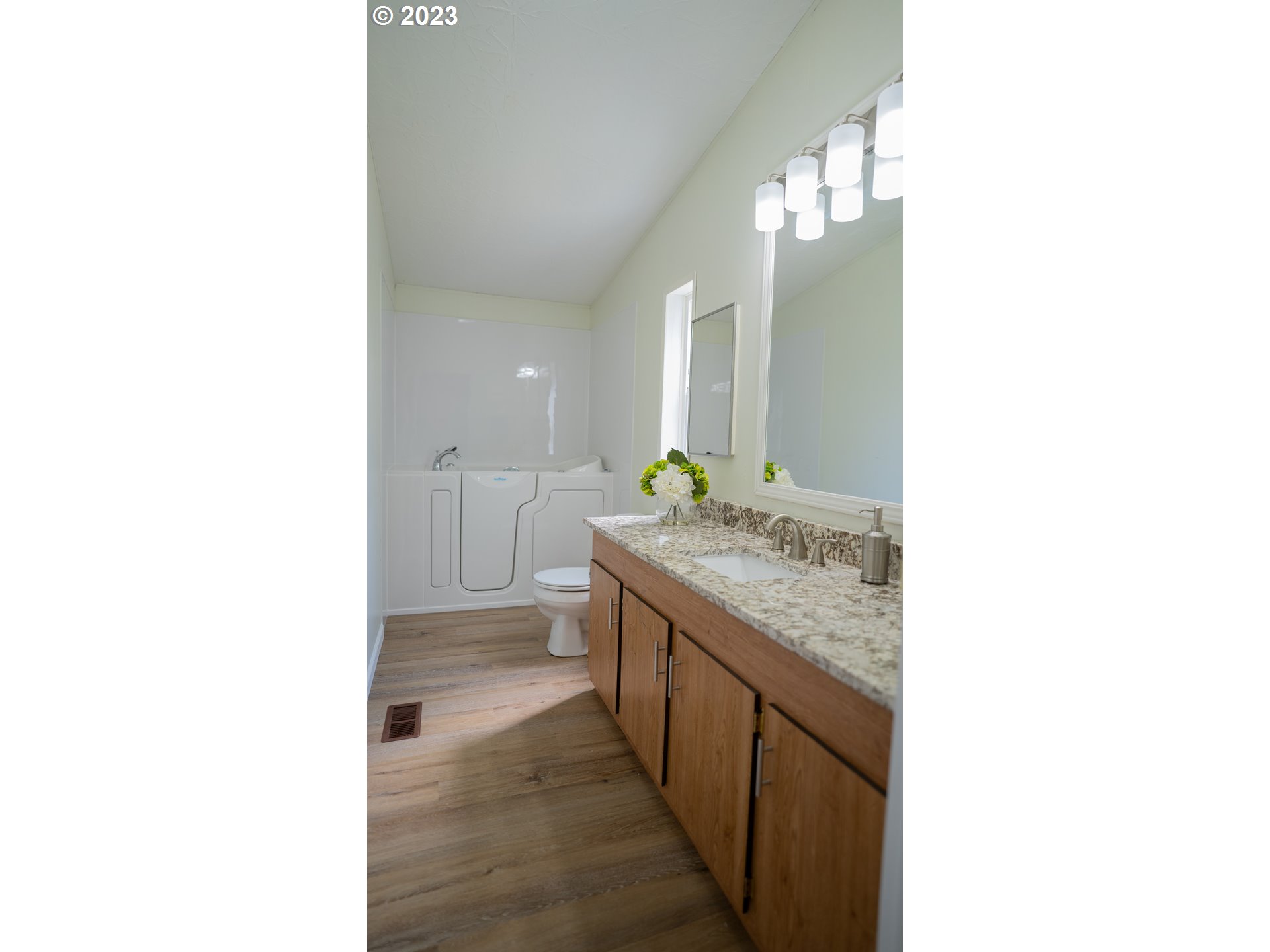 1111 Southeast 3rd Avenue, Unit 2 Canby, OR 97013 - Photo 11 of 21 Gallery Image 11