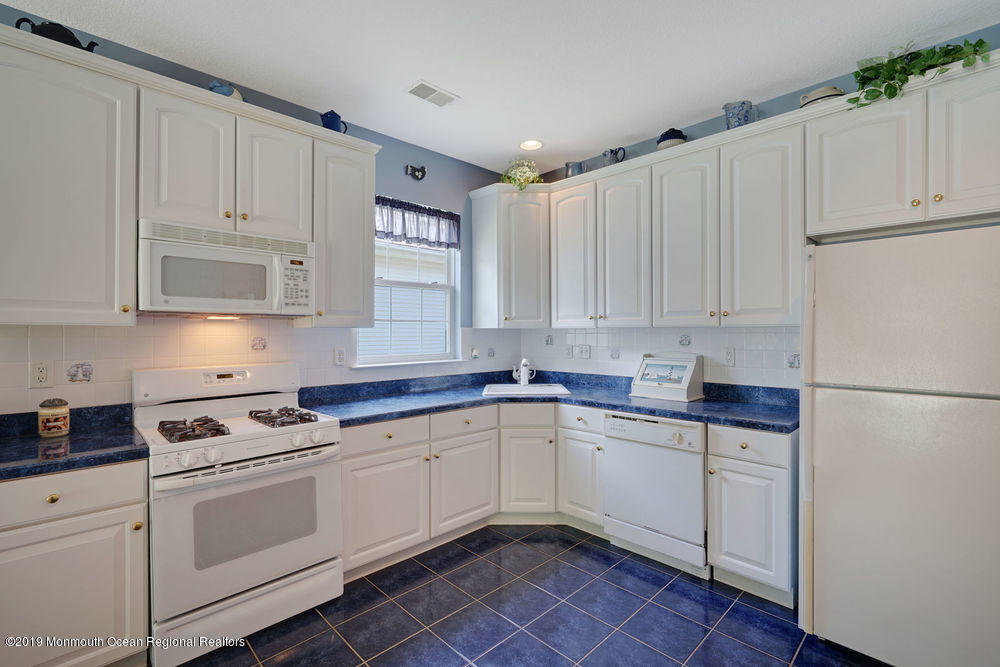 60 Silverside Road Lakewood, NJ 08701 - Photo 15 of 33 021_dsc00107-dsc00111