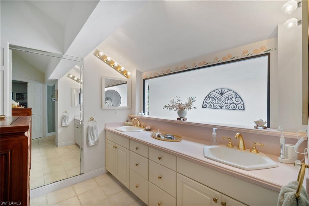 802 Tallow Tree Court Naples, FL 34108 - Photo 26 of 46 Gallery Image 26
