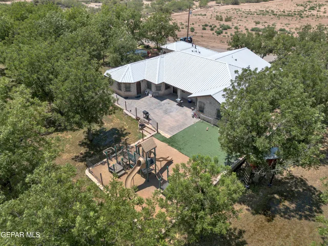 $1,500,000 | 636 Keagle Road, Socorro, TX 79927