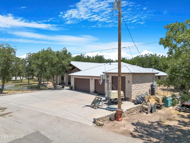 $1,500,000 | 636 Keagle Road, Socorro, TX 79927