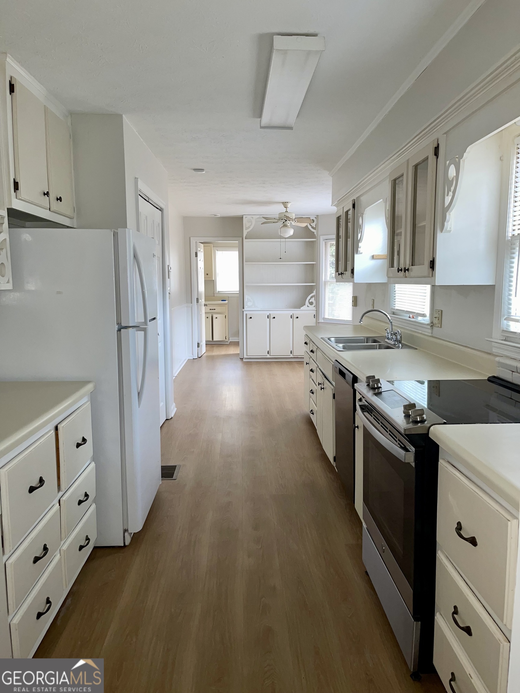 764 Hemphill Road Stockbridge, GA 30281 - Photo 5 of 14 a kitchen with granite countertop a stove top oven a sink dishwasher and a refrigerator with wooden floor