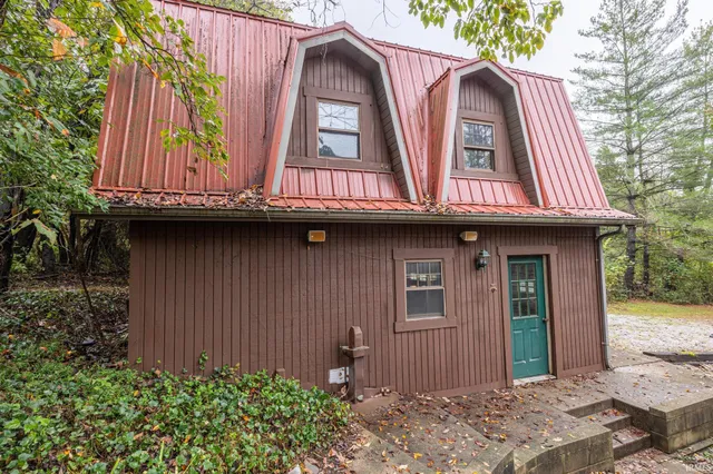 $274,900 | 3167 Happy Hollow Road, Birdseye, IN 47513