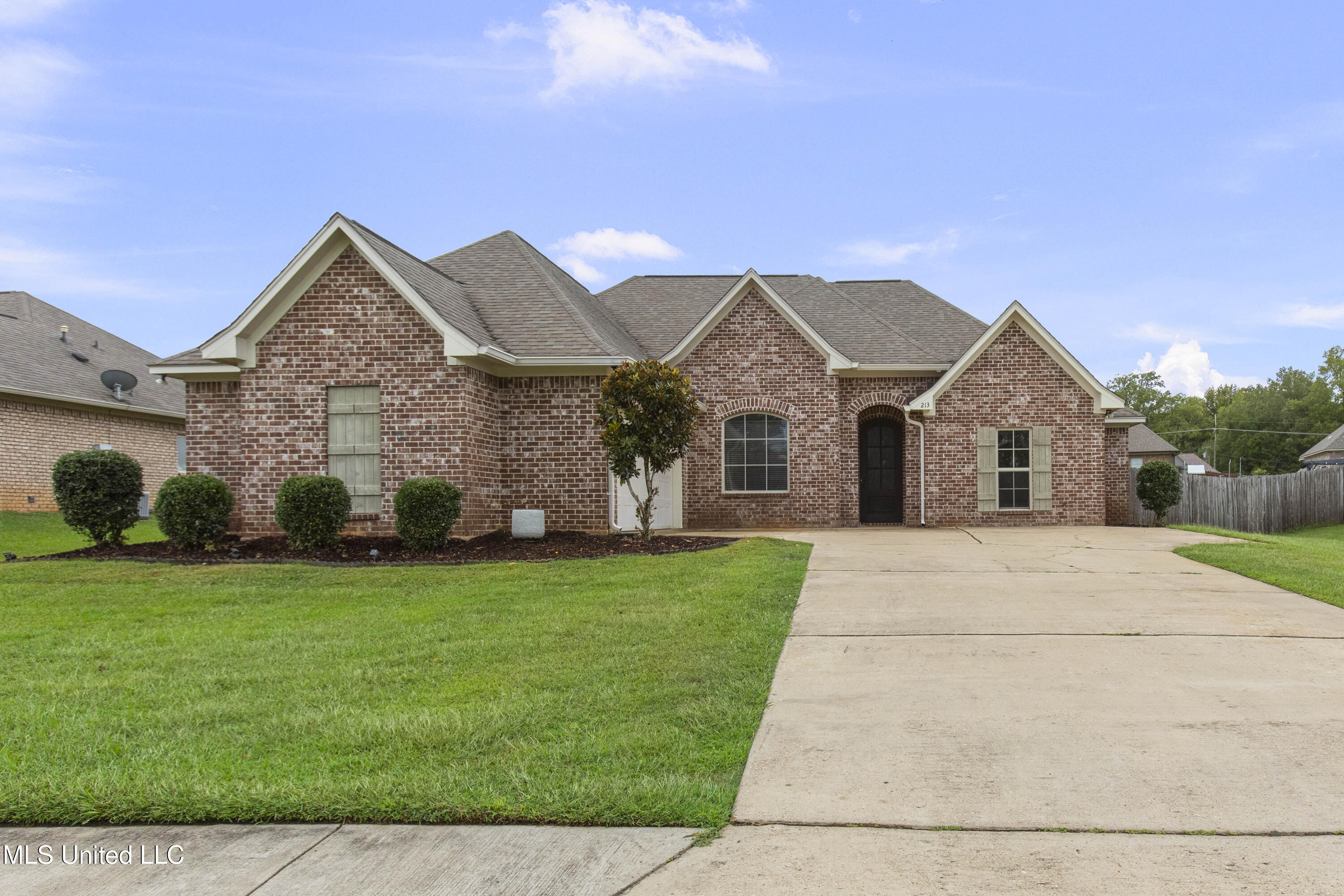 213 Cooper Lane Canton, MS 39046 - Photo 2 of 42 213 Cooper Ln-2