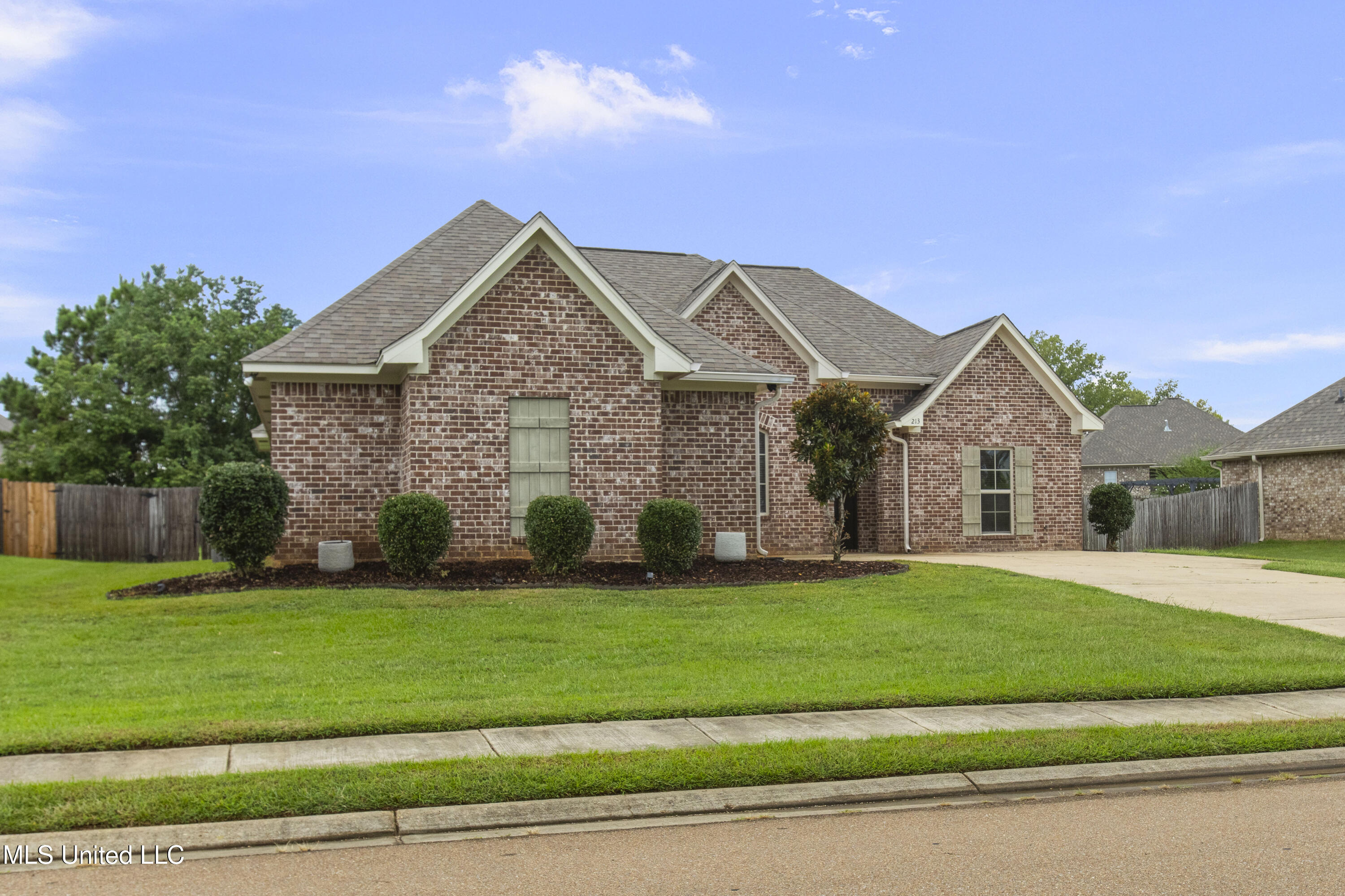 213 Cooper Lane Canton, MS 39046 - Photo 3 of 42 213 Cooper Ln-3