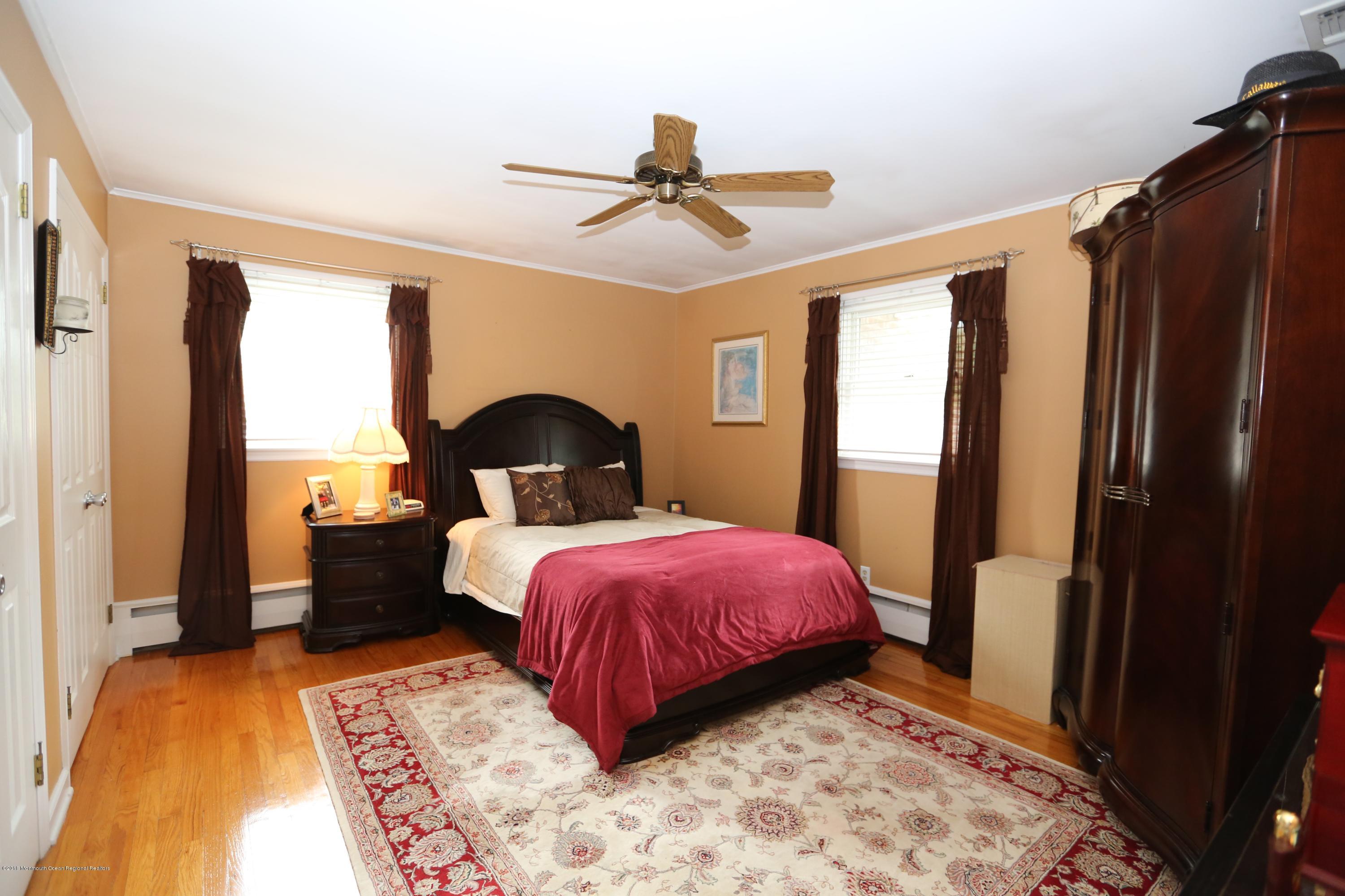 1012 Old Farm Road Point Pleasant, NJ 08742 - Photo 12 of 31 HT8A9308