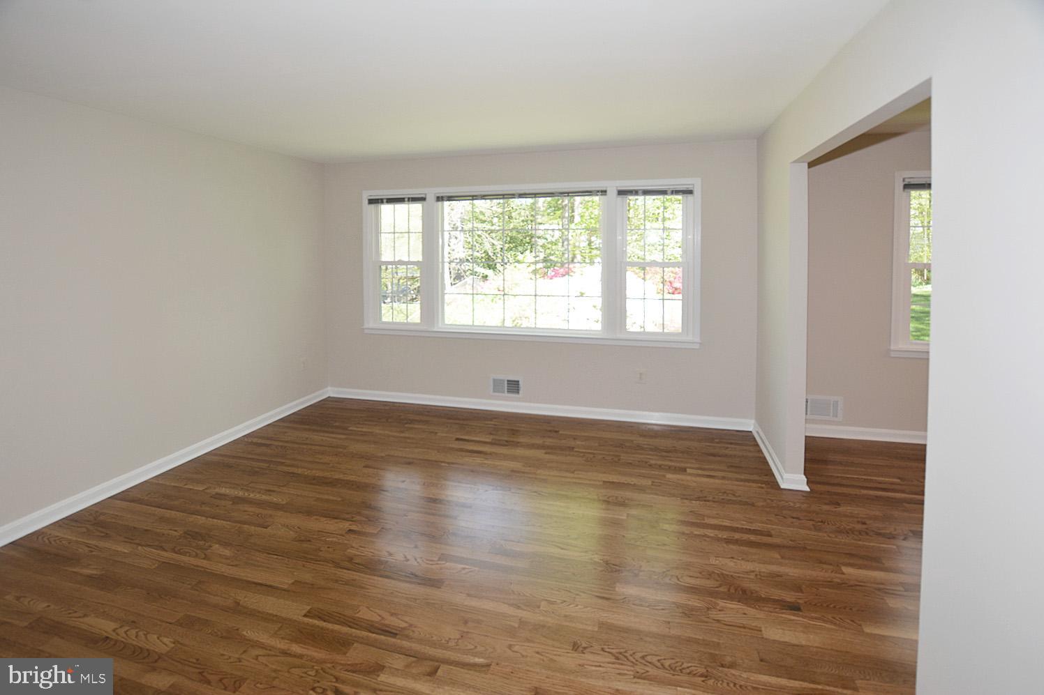 6805 Field Master Drive Springfield, VA 22153 - Photo 4 of 32